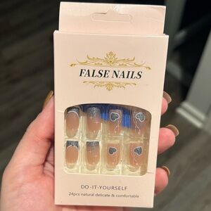 Fake nails / press on nails / glue on nails